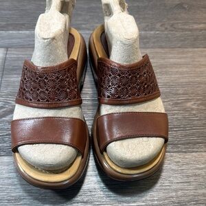 Dansko Brown Leather Sandals woman’s size 37 (s32)